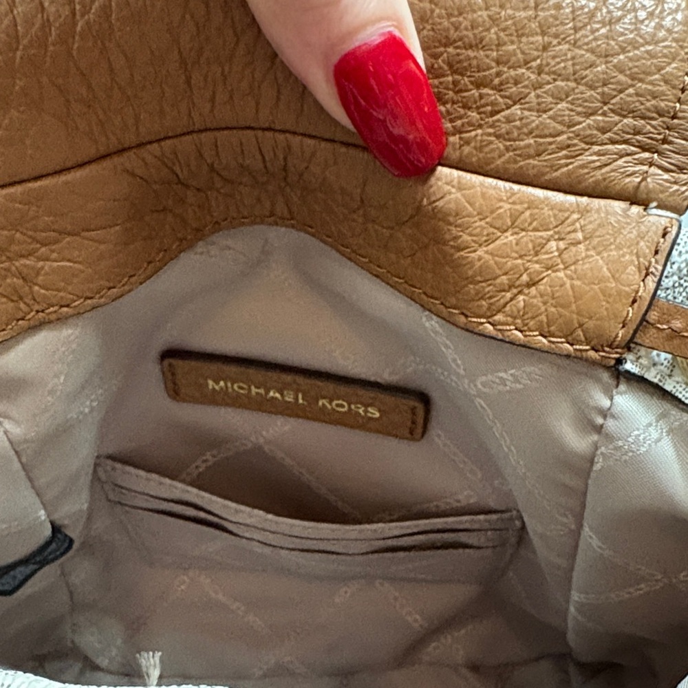 Michael Kors MK XS Viv Pebble Leather Convertible Backpack Crossbody - Picture 14 of 15